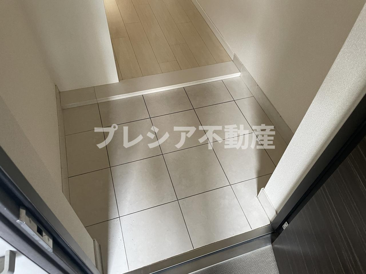 甲子園三番町ハイツの玄関