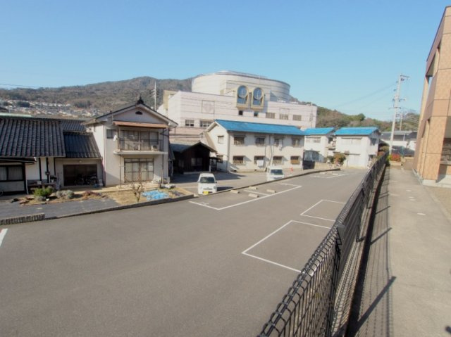 プロニティ東建の駐車場