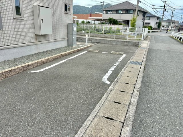 プラムコートの駐車場