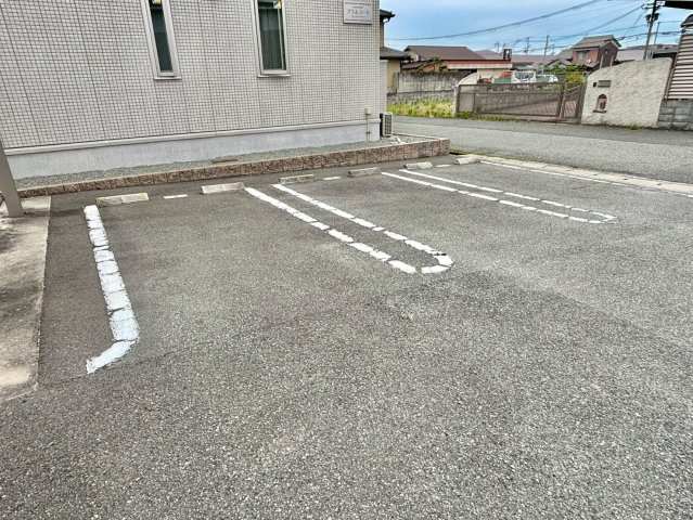 プラムコートの駐車場