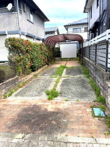 岡垣町公園通り2丁目戸建の駐車場