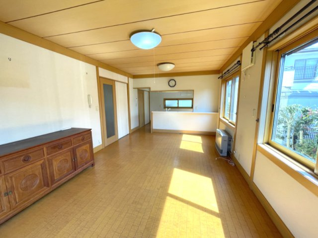 岡垣町公園通り2丁目戸建の居間・リビング