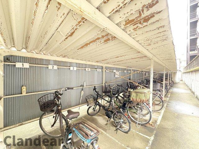 お花茶屋ダイヤモンドマンションの駐輪場|ドキドキの新生活も、安心してスタート。ぴったりの住まいを見つけませんか？クランディアが一緒に住まい選びをサポートします‼　まずは、お気軽にお問合せください　＃クランディア
