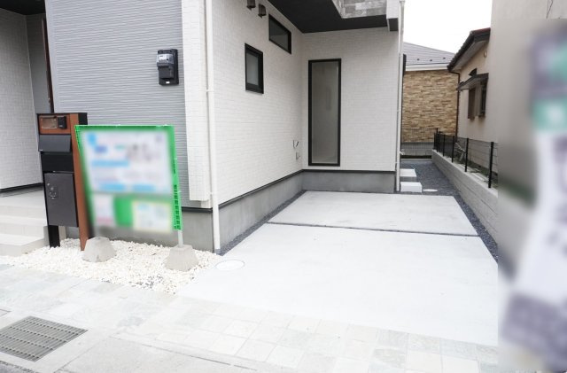 草加市長栄4丁目 新築分譲住宅の駐車場