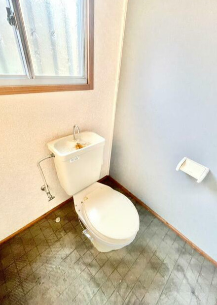 小文間戸建てのトイレ