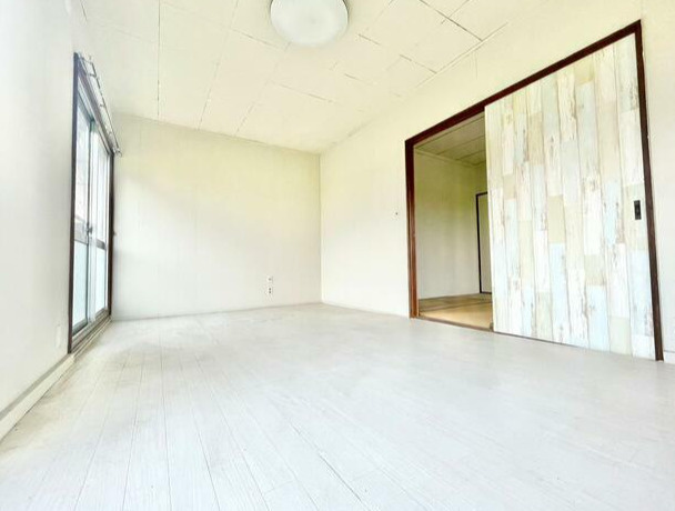 小文間戸建ての居間・リビング