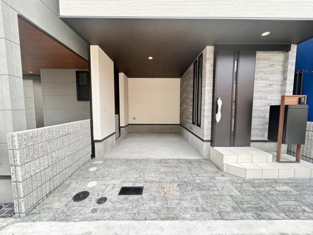 神戸市兵庫区松原通2丁目　新築戸建の玄関
