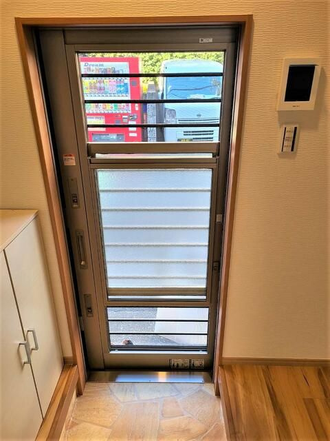 ハレレア　１０３号室の玄関