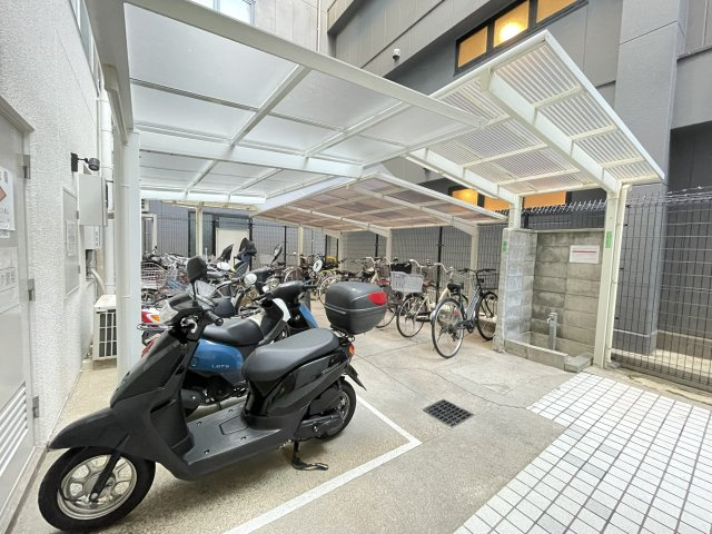 コスモ二条の駐輪場