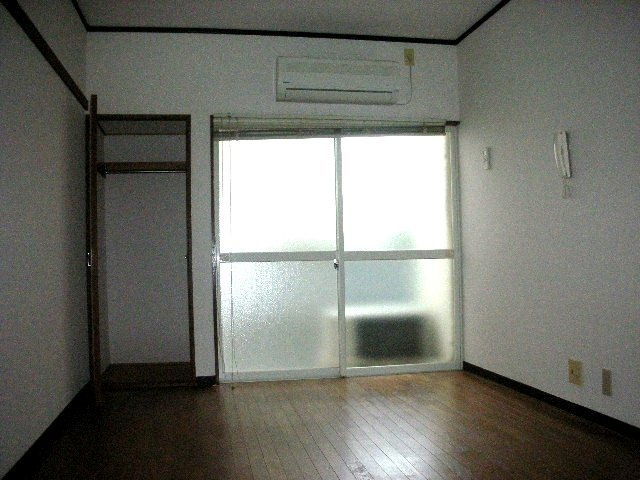 ロジュマン山本の居間・リビング
