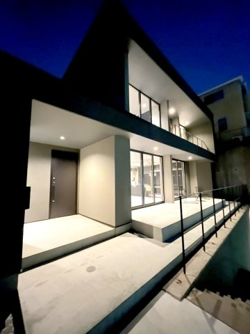 あきる野市草花　デザイナーズ新築住宅の外観
