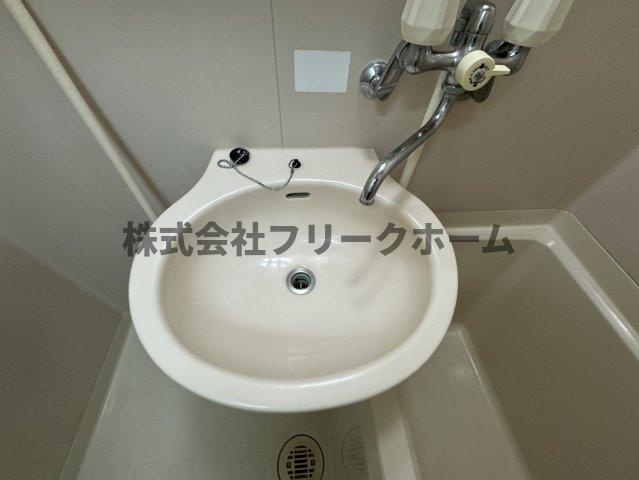 武蔵野市境１丁目のアパートの洗面所