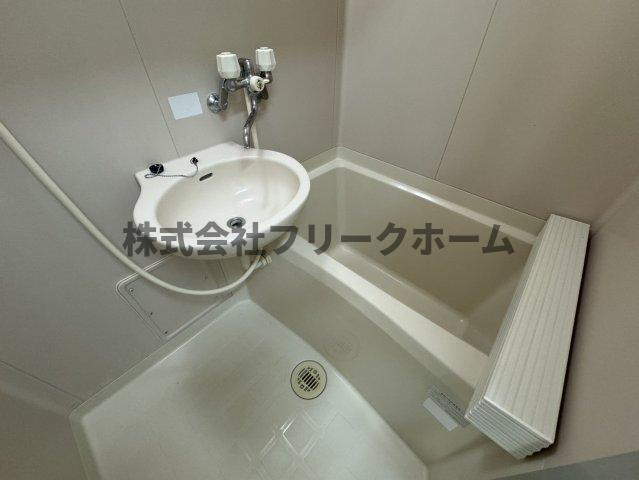 武蔵野市境１丁目のアパートの浴室