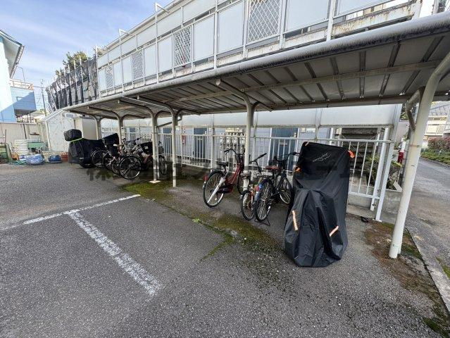 武蔵野市境１丁目のアパートの駐車場