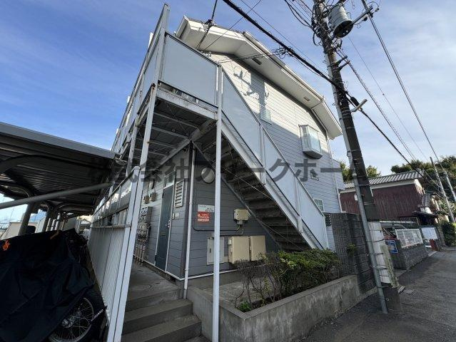 武蔵野市境１丁目のアパートのエントランス