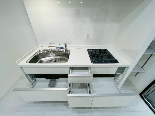 【キッチン】 | 緑橋パインリッチ | 収納スペースも十分。たっぷり入ります。