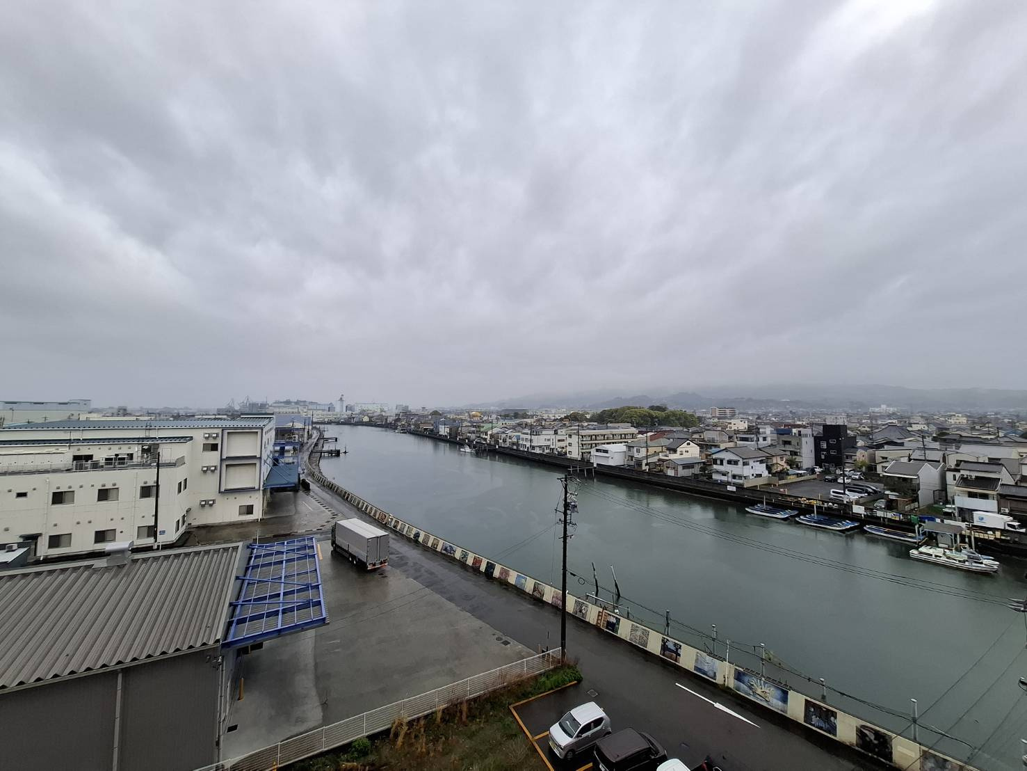キララシティコート　静岡市清水区港町２丁目の展望|川側が開けていることで、新鮮な空気が室内に入りやすく日当たりや通風が良く室内が快適に