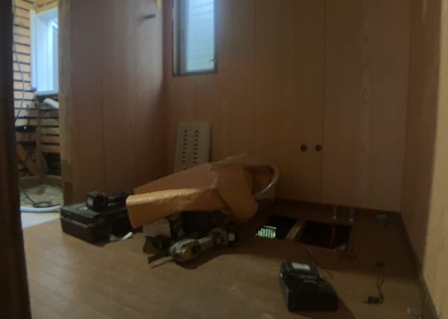 【脱衣所】 | 多くの戸建て住宅で見かける洗面脱衣所は、洗面台と洗濯機が2畳ほどのスペースに並べられていて、洗面所が脱衣所を兼ね備えている間取りが一般的です。お客様が利用することもある、パブリックな空間でもあります。