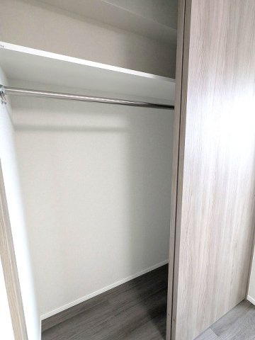 URBANEX上野の設備|3.9帖洋室のスライドドアのクローゼット
フロアで内装カラーホワイトとブラウンが選べます