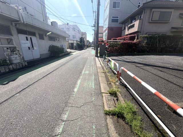 戸田市本町1丁目　土地の前面道路含む現地写真