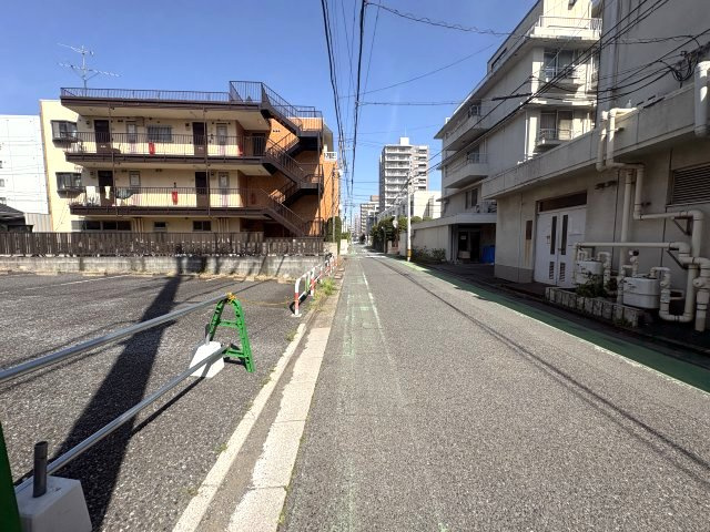 戸田市本町1丁目　土地の前面道路含む現地写真