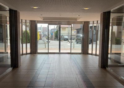 【その他共用部分】 | ディナスカーラ南橋本 | 共用部分は、一棟の建物に住む区分所有者全員が共同で所有するとし、共用部分の管理、補修などは、区分所有者で形成される管理組合が行います。個人の判断で勝手に変更することはできませんので覚えておきましょう。