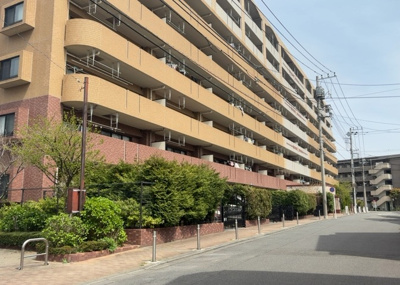 【外観】 | ディナスカーラ南橋本 | マンションの外観は非常に重要なポイントです！外観の善し悪しは資産価値に大きな影響を与えます。外観のいいマンションを購入することで、高値で売却がしやすく、買い手が見つかりやすいというメリットがあります。