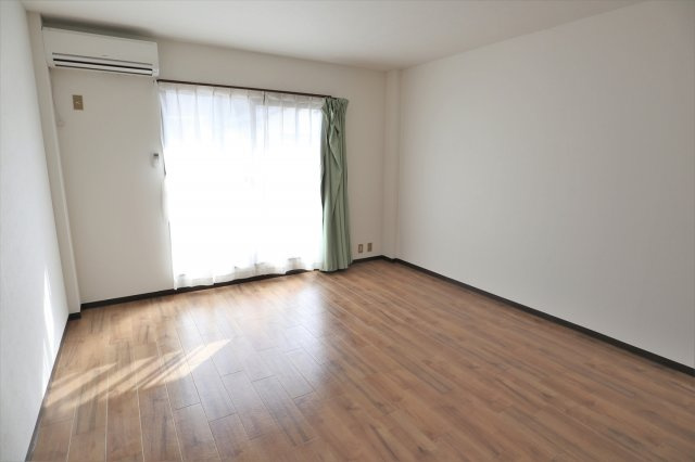 ルーラルハウスの洋室