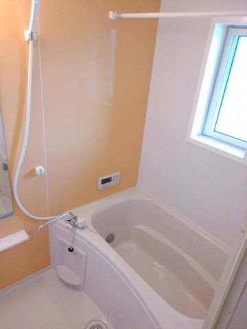 ＮｏｂｌｅＰｅａｃｈ弐番館の浴室|コンパクトで使いやすいお風呂です