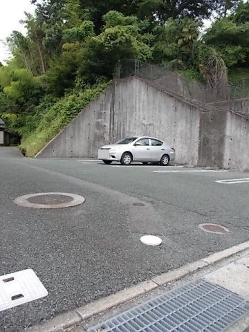 熊本市西区稗田町のアパートの駐車場|車をお持ちの方に嬉しい駐車場付きの物件です