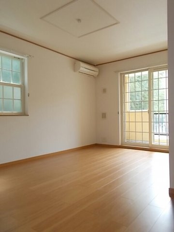 菊池郡菊陽町花立１丁目のアパートの居間・リビング|ゆったりとした居間です