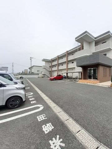 熊本市北区大窪２丁目の賃貸マンションの駐車場|車をお持ちの方に嬉しい駐車場付きの物件です