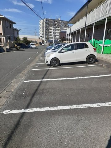 スカイハイツ菊陽の駐車場|駐車場に車を止められます