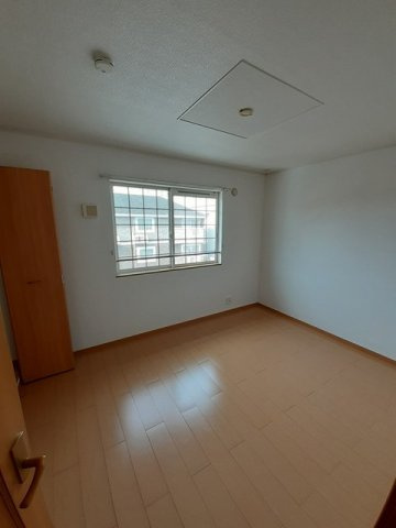 熊本市北区鶴羽田４丁目のアパートの内装|明るい色調の室内です