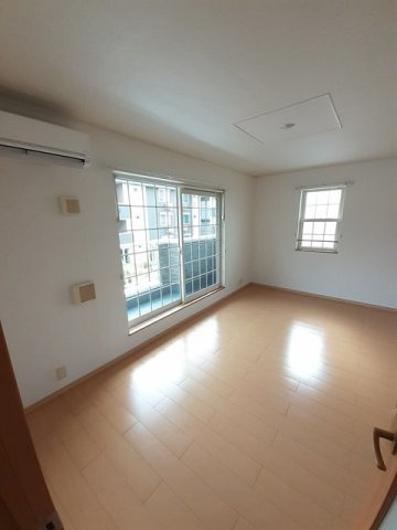 熊本市北区鶴羽田４丁目のアパートの居間・リビング|ゆったり過ごせるリビングです