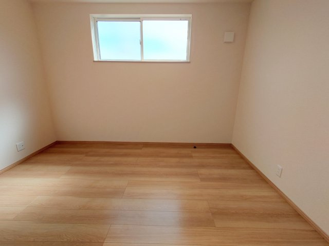 売中古戸建　静岡市駿河区高松の洋室|壁紙や床もまだまだ綺麗です！