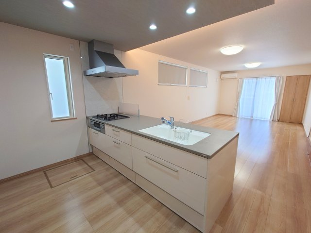 売中古戸建　静岡市駿河区高松のキッチン|忙しい家事をこなしながら家族の様子が見守れる嬉しい間取り！