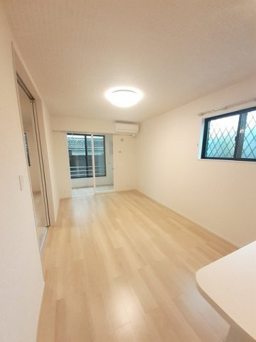 熊本市北区梶尾町のアパートの居間・リビング|ゆったり過ごせる居間です