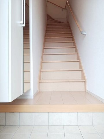 熊本市東区上南部１丁目のアパートの玄関|明るい玄関です