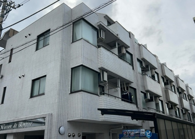 【外観】 | メゾン・ド・アンピール | ＲＣ造、Reinforced Concreteは直訳すると補強されたコンクリートです。主に柱や梁・床・壁が鉄筋とコンクリートで構成おり、鉄筋を組んだ型枠にコンクリートを流し込んで固めたものを指します。