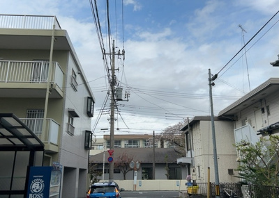 【展望】 | メゾン・ド・アンピール | 眺望を気にして物件を探す場合、前面に建物が建っていないか現地で確認しましょう！前面に建物があると景色はもちろん、日当たりや風通しにも影響が出てきます。住んだ時のことを想像しながら現地見学をしましょう。