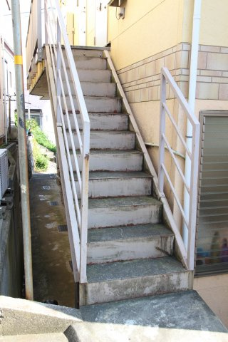 サクセス神之木台B棟のエントランス