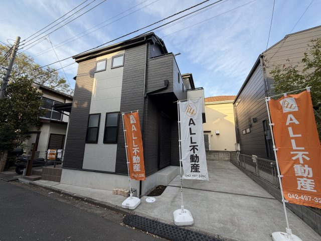 清瀬市中里　リフォーム済戸建の前面道路含む現地写真