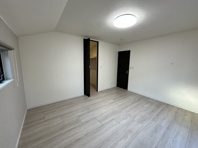 清瀬市中里　リフォーム済戸建の洋室