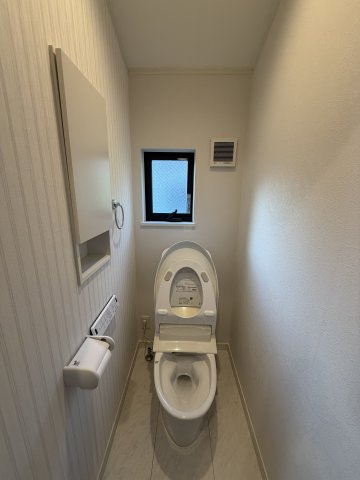 清瀬市中里　リフォーム済戸建のトイレ