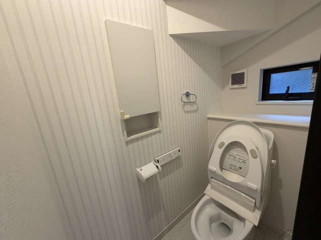 清瀬市中里　リフォーム済戸建のトイレ