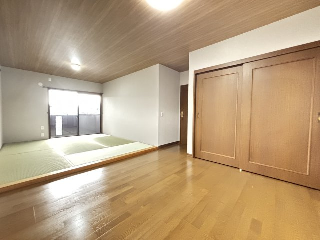 【洋室】 | 荒尾市一部 | ☆2階5.5帖のフローリングスペース・押入付き！☆