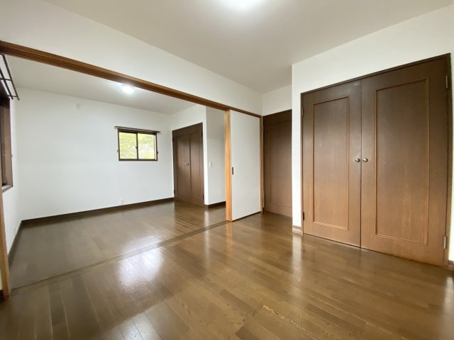 【洋室】 | 荒尾市一部 | ☆2階5.4帖の洋室2部屋・仕切りを外すと10.8帖としても使用出来ます！☆
