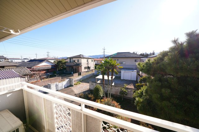 富岡市七日市　中古住宅の展望|現地写真　お庭が広く緑が多い素敵な眺めです。