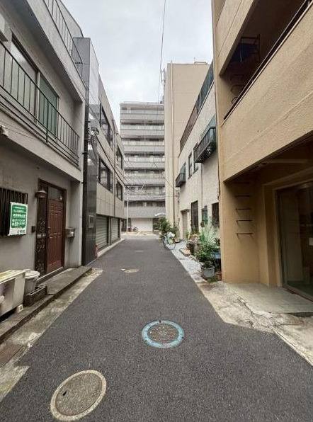 台東区三筋１丁目の売地の前面道路含む現地写真